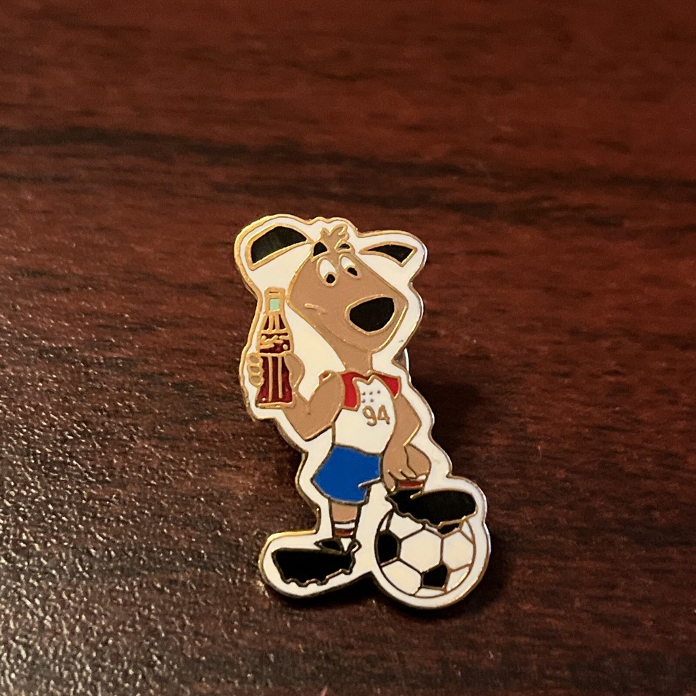 Vintage Coca-Cola 1994 World Cup Football‎ Soccer Mascot Lapel Hat Pin